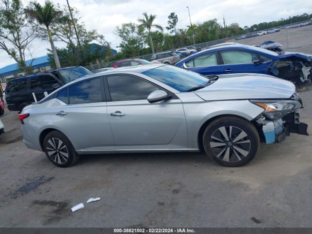 1N4BL4DW8NN311942 Nissan Altima Sv Intelligent Awd
