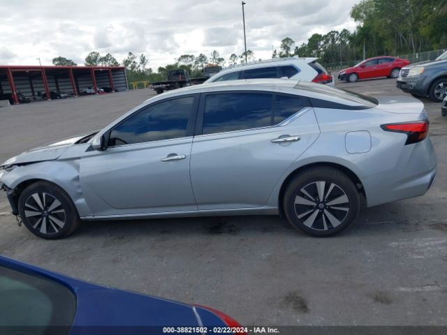 1N4BL4DW8NN311942 Nissan Altima Sv Intelligent Awd