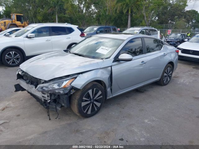 1N4BL4DW8NN311942 Nissan Altima Sv Intelligent Awd