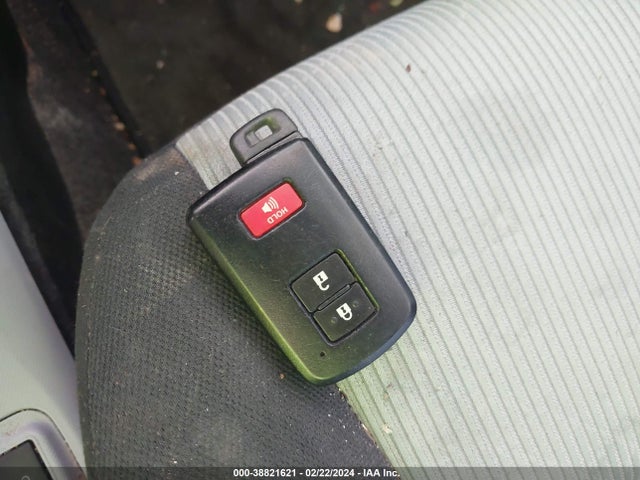 Toyota Prius C Three 2014 JTDKDTB31E1079749 Image 11