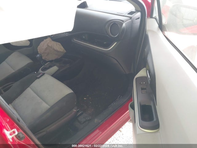 Toyota Prius C Three 2014 JTDKDTB31E1079749 Image 5