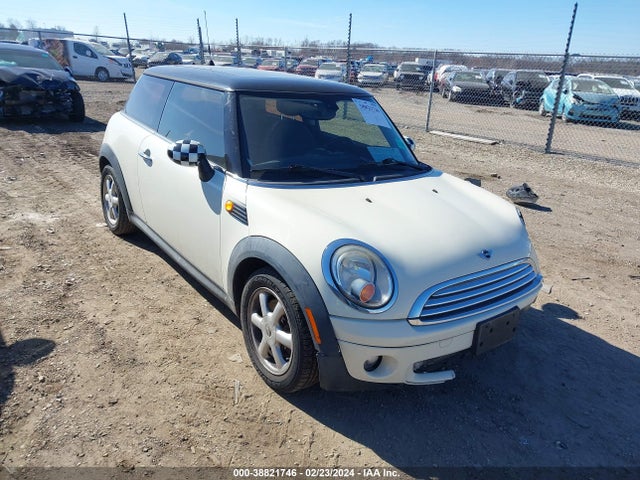 2010 MINI COOPER WMWMF3C53ATZ64615 Photo 0