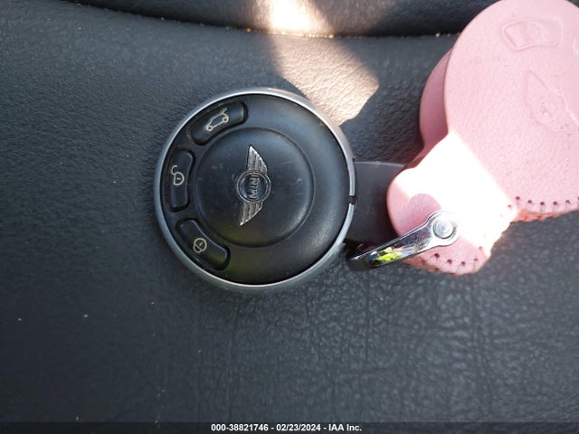 2010 MINI COOPER WMWMF3C53ATZ64615 Photo 10