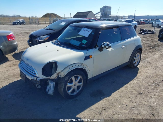 2010 MINI COOPER WMWMF3C53ATZ64615 Photo 1