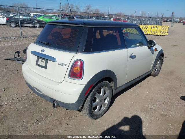2010 MINI COOPER WMWMF3C53ATZ64615 Photo 3