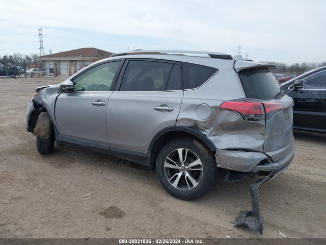 Toyota Rav4 Xle 2018 JTMRFREV0JD230341 Image 3