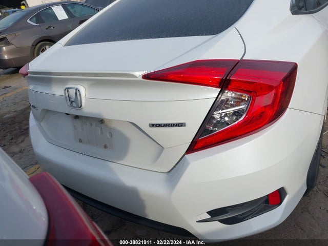 Honda Civic Touring 2018 19XFC1F99JE002478 Image 16
