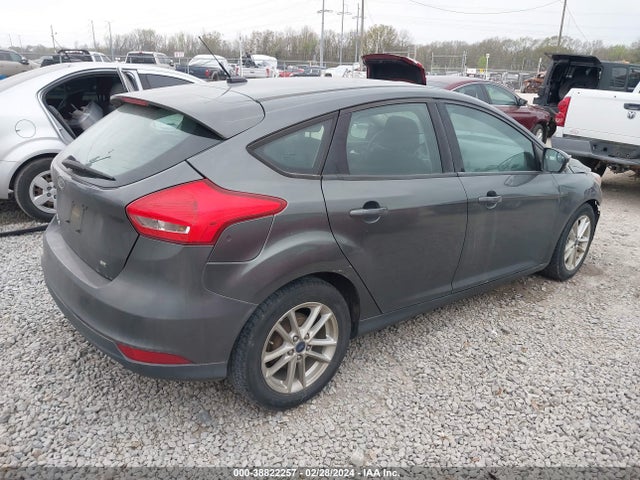 Ford FOCUS SE 2017 1FADP3K28HL216837 Image 4