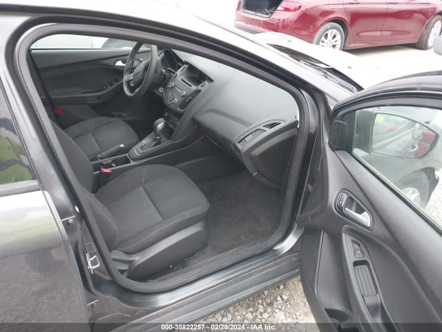 Ford FOCUS SE 2017 1FADP3K28HL216837 Image 5