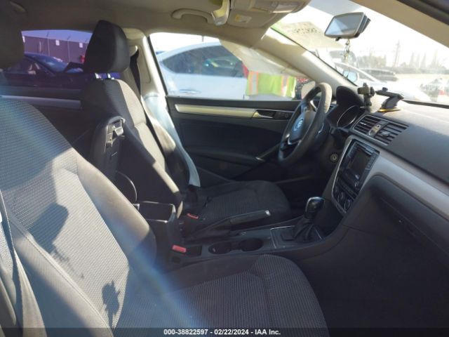 1VWAT7A33GC042455 Volkswagen Passat 1.8t S