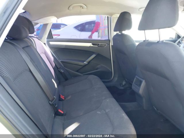 1VWAT7A33GC042455 Volkswagen Passat 1.8t S
