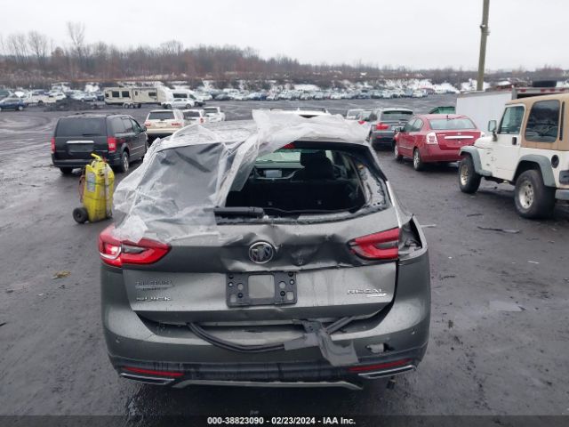 W04GU8SXXJ1068985 Buick Regal Tourx Preferred