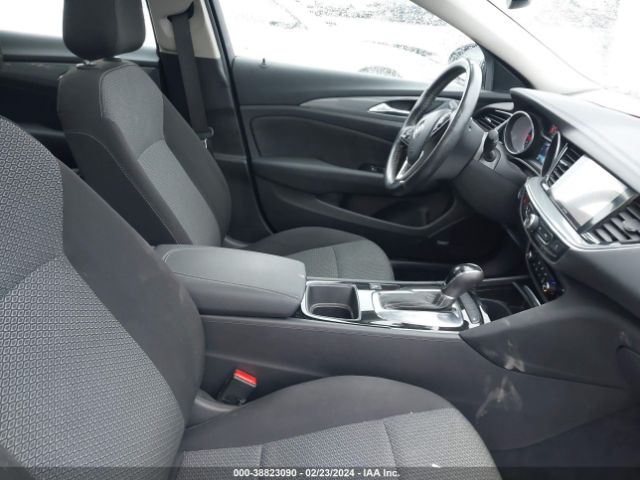 W04GU8SXXJ1068985 Buick Regal Tourx Preferred