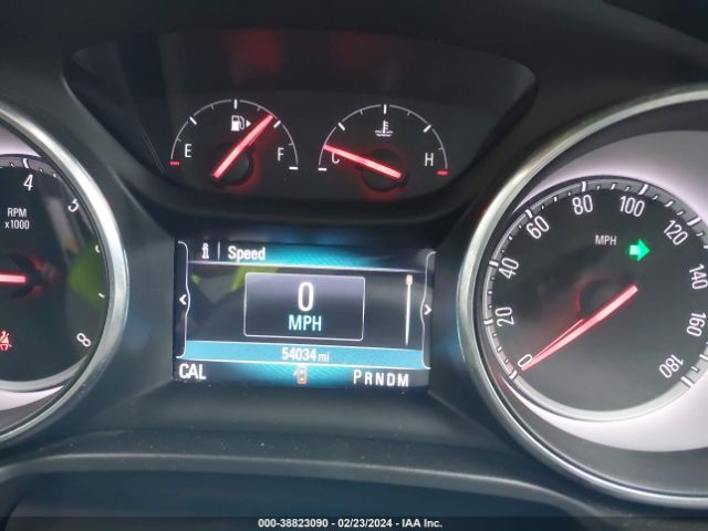 W04GU8SXXJ1068985 Buick Regal Tourx Preferred