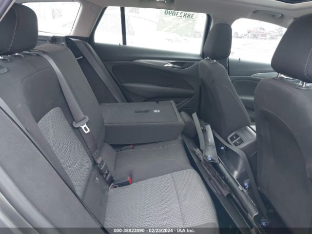 W04GU8SXXJ1068985 Buick Regal Tourx Preferred