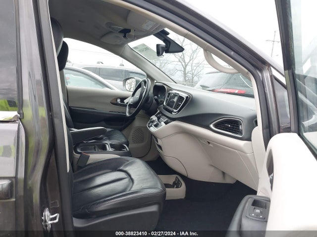 2018 CHRYSLER PACIFICA TOURING L VIN: 2C4RC1BG6JR144352