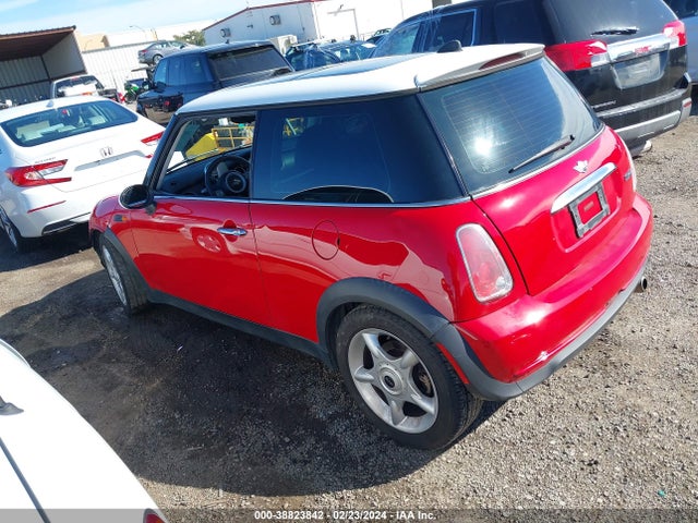 2005 MINI COOPER WMWRC33565TJ71328 Photo 2