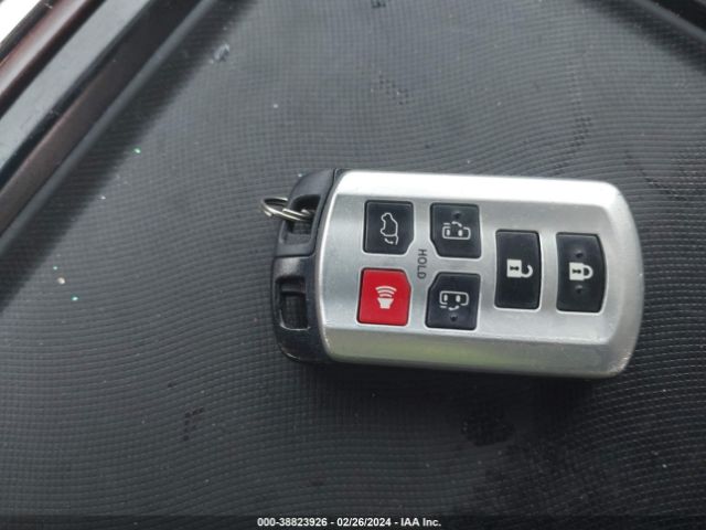 5TDDK3DC9ES080596 Toyota Sienna Xle 7 Passenger