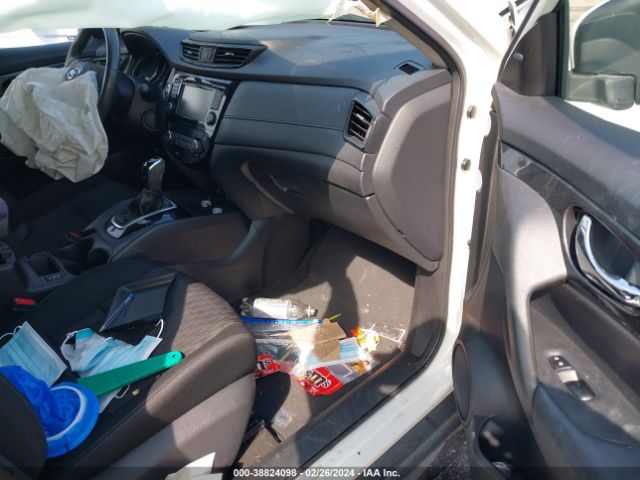 KNMAT2MV7JP567828 Nissan ROGUE SV