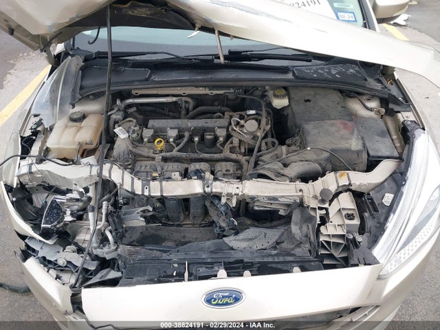 Ford FOCUS SE 2017 1FADP3F21HL232744 Image 10