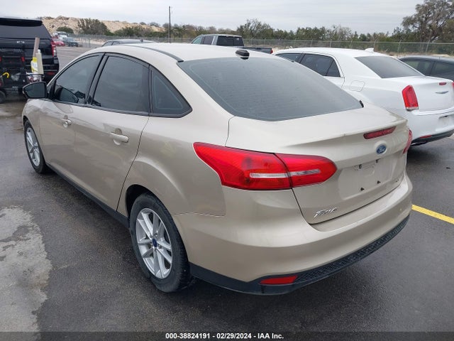 Ford FOCUS SE 2017 1FADP3F21HL232744 Image 3