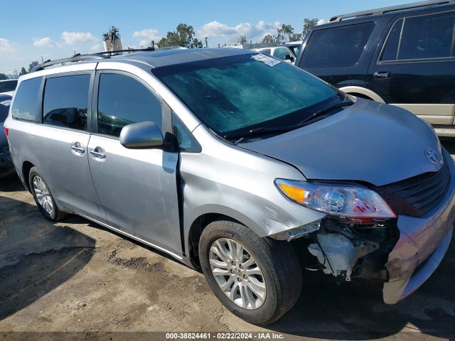 Toyota Sienna Xle 8 Passenger 2017 5TDYZ3DC7HS768050 Image 1