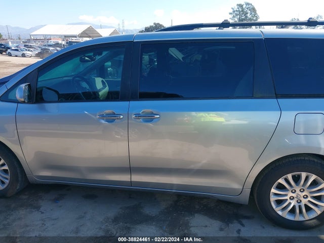 Toyota Sienna Xle 8 Passenger 2017 5TDYZ3DC7HS768050 Image 14