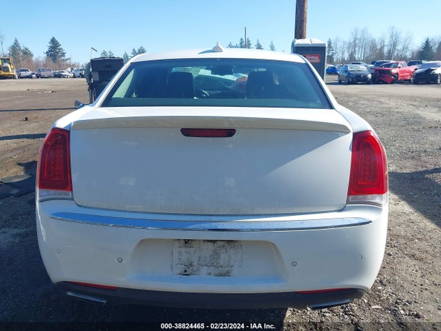 2C3CCAKG4JH296680 Chrysler 300 Limited Awd