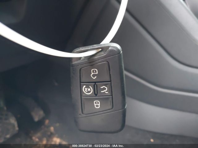 2018 VOLKSWAGEN TIGUAN 3VV4B7AX2JM133648 Photo 10
