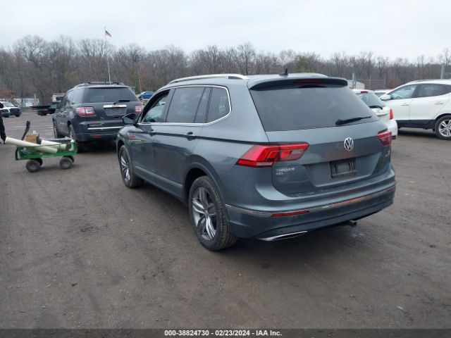 2018 VOLKSWAGEN TIGUAN 3VV4B7AX2JM133648 Photo 2