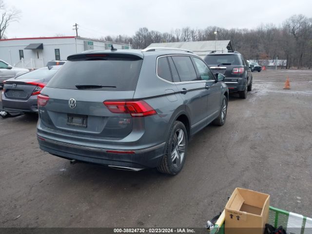 2018 VOLKSWAGEN TIGUAN 3VV4B7AX2JM133648 Photo 3