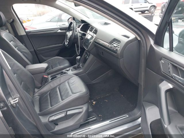 2018 VOLKSWAGEN TIGUAN 3VV4B7AX2JM133648 Photo 4
