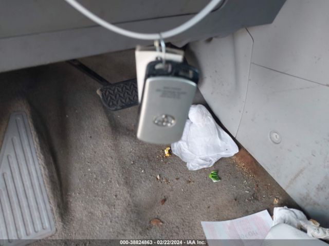 5TDYK3DC8ES514489 Toyota Sienna Xle V6 8 Passenger