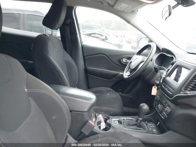 1C4PJLCB3KD148214 Jeep Cherokee Latitude Fwd