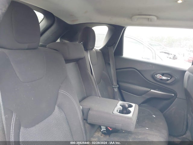 1C4PJLCB3KD148214 Jeep Cherokee Latitude Fwd
