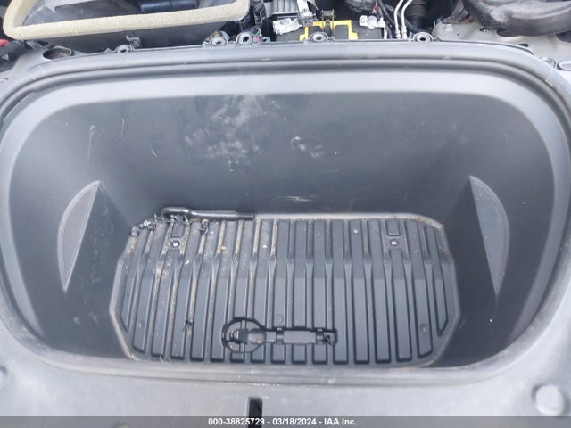 5YJYGDEDXMF103838 Tesla Model Y Standard Range Rear-wheel Drive