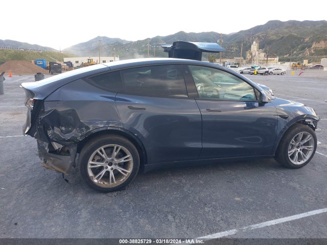 5YJYGDEDXMF103838 Tesla Model Y Standard Range Rear-wheel Drive