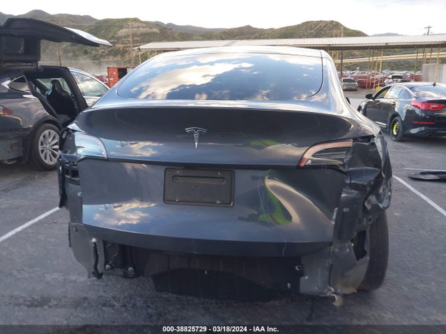 5YJYGDEDXMF103838 Tesla Model Y Standard Range Rear-wheel Drive
