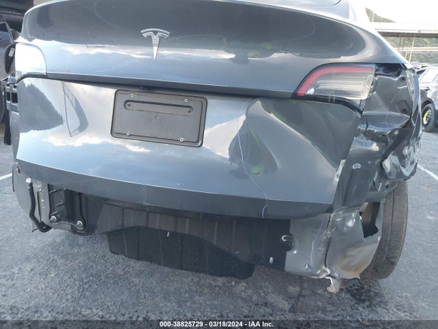 5YJYGDEDXMF103838 Tesla Model Y Standard Range Rear-wheel Drive
