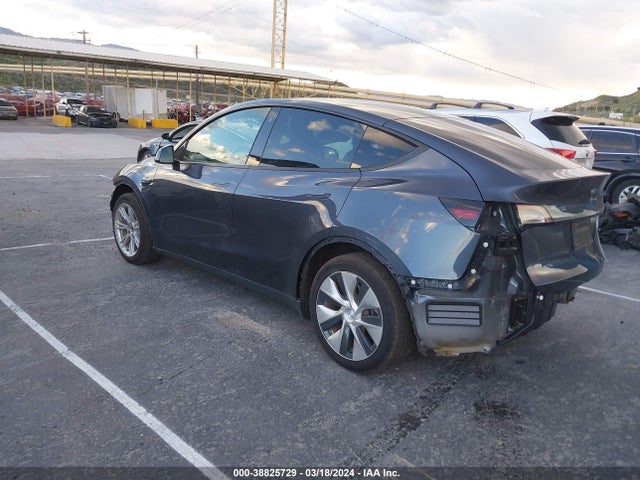 5YJYGDEDXMF103838 Tesla Model Y Standard Range Rear-wheel Drive