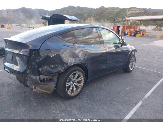 5YJYGDEDXMF103838 Tesla Model Y Standard Range Rear-wheel Drive