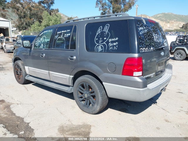 2005 FORD EXPEDITION XLT VIN: 1FMPU15535LA76276