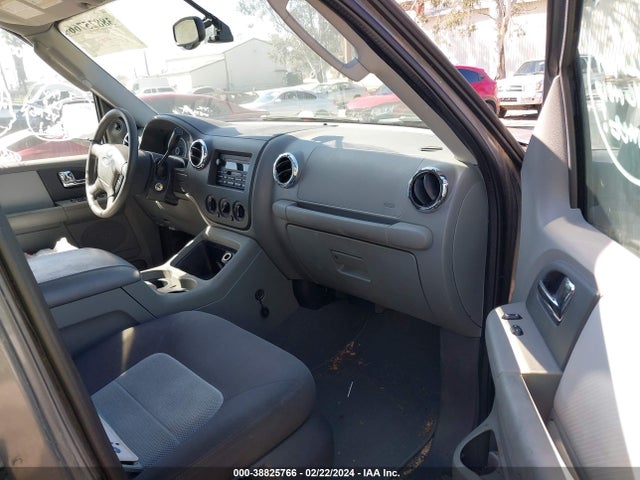 2005 FORD EXPEDITION XLT VIN: 1FMPU15535LA76276