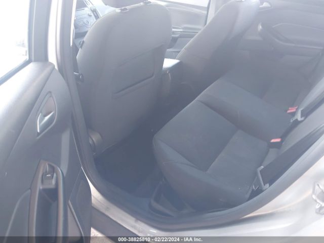 1FADP3F20FL325588 Ford FOCUS SE