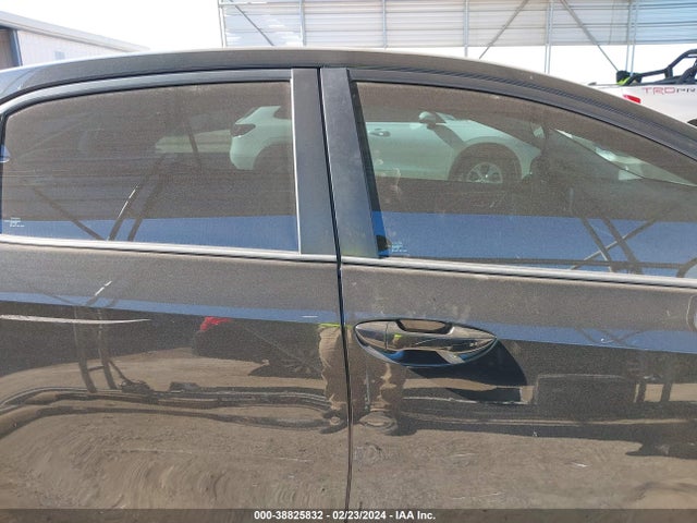 Toyota COROLLA LE 2018 2T1BURHE8JC059628 Image 13