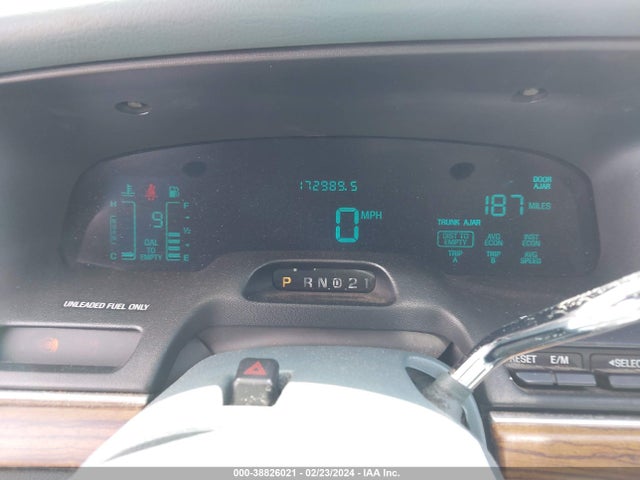 1996 FORD CROWN VICTORIA LX VIN: 2FALP74W0TX164392