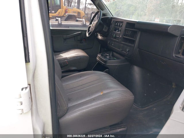 Chevrolet Express 2500 Work Van 2016 1GCWGAFF8G1216058 Image 5
