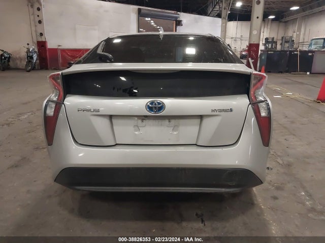 Toyota Prius Two 2016 JTDKBRFU7G3529147 Image 16
