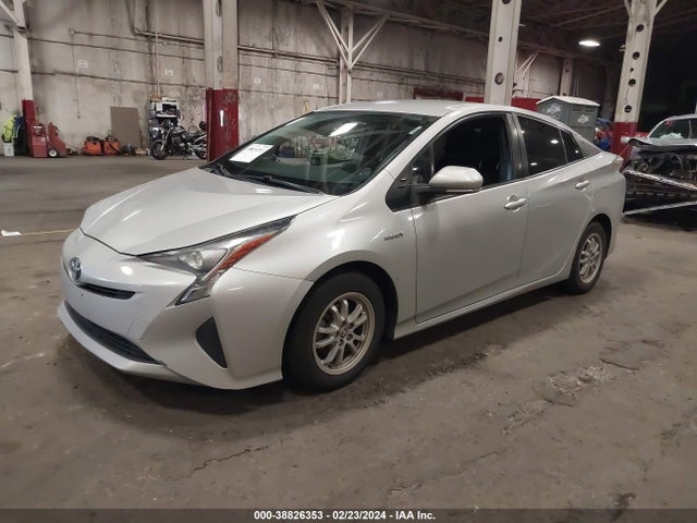 Toyota Prius Two 2016 JTDKBRFU7G3529147 Image 2