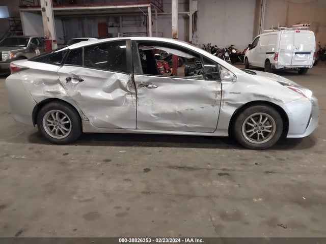 Toyota Prius Two 2016 JTDKBRFU7G3529147 Image 6